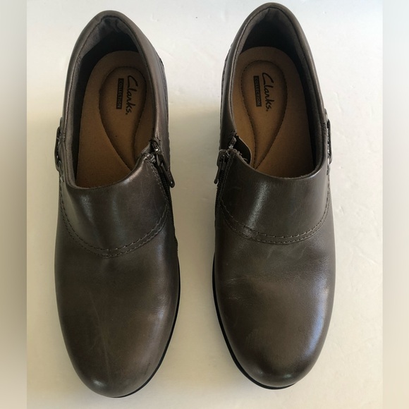 Clarks Shoes - Picture 3 of 9